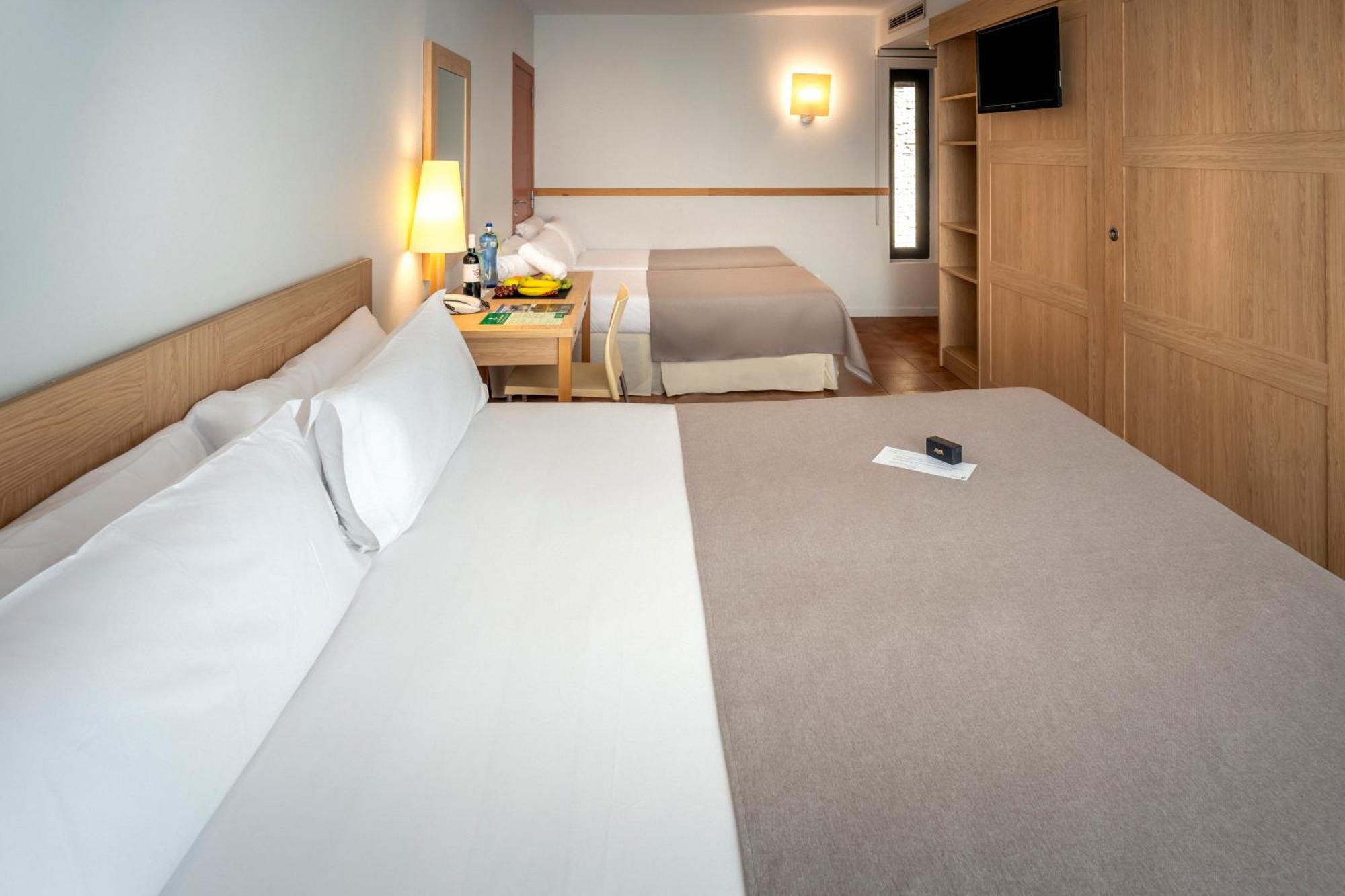 Hotel & Resort Vilar Rural D'Arnes By Serhs Hotels Sant Carles De La Rapita Room photo